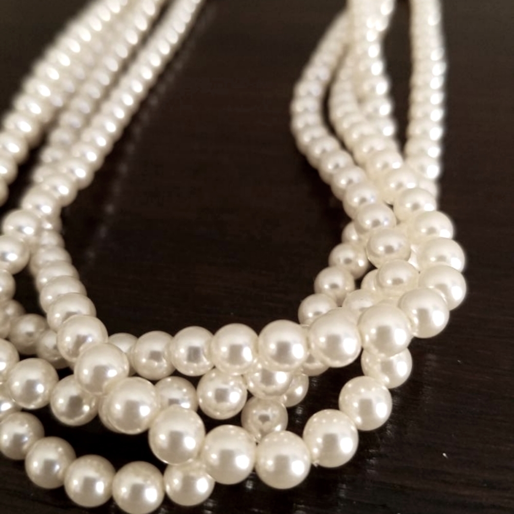 Little girl J Crew/Crewcuts pearl necklace